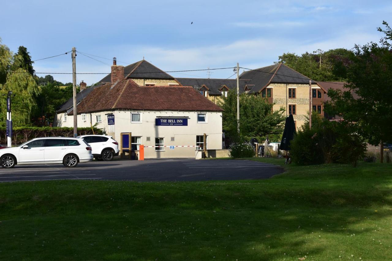 סליסבורי The Bell Inn מראה חיצוני תמונה