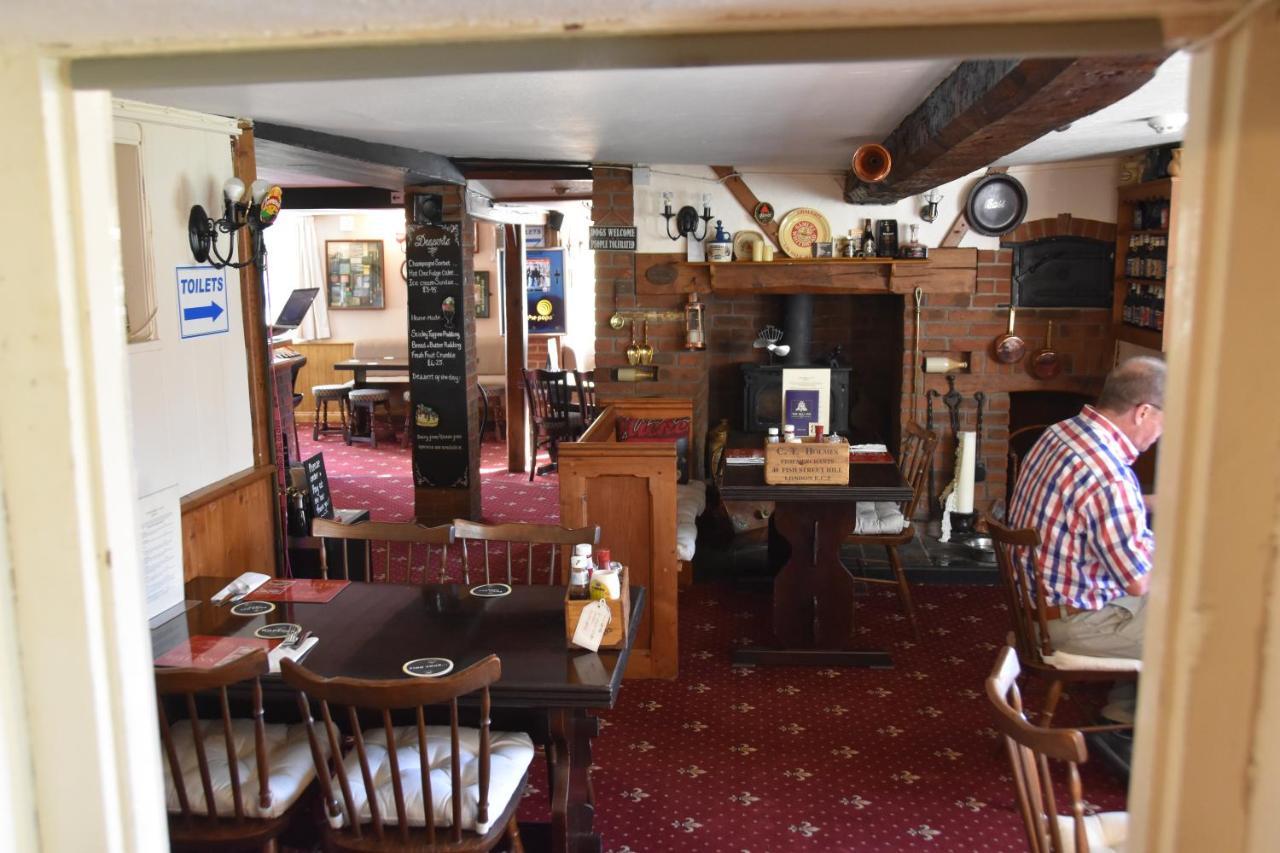 סליסבורי The Bell Inn מראה חיצוני תמונה