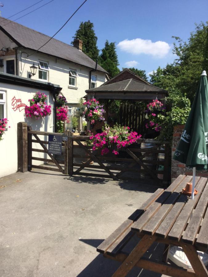 סליסבורי The Bell Inn מראה חיצוני תמונה