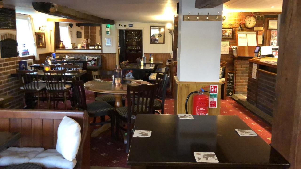 סליסבורי The Bell Inn מראה חיצוני תמונה